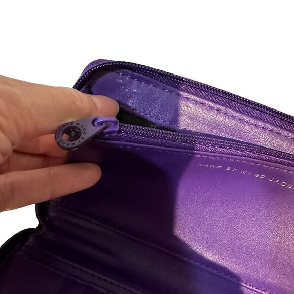 MARC by Marc Jacobs Purple Neoprene  Dreamy Logo Zip Slim Wallet - Picture 13 of 13